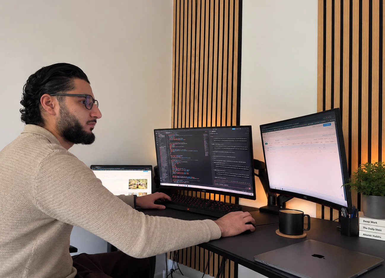 Ehsan arbejder på en kundes hjemmeside